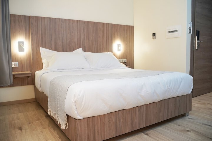 Room 4 of 12