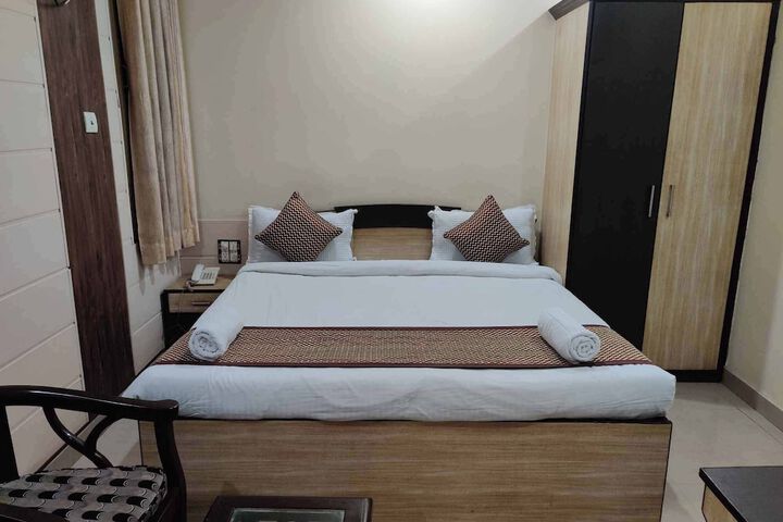 Room 14 of 30