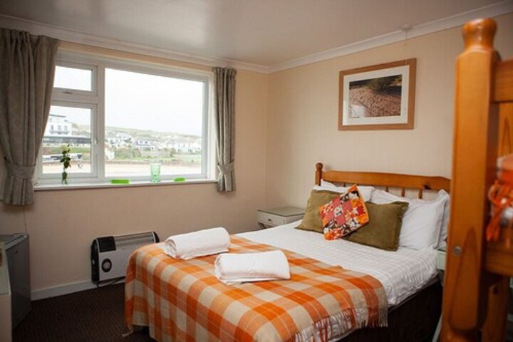 Room 16 of 37