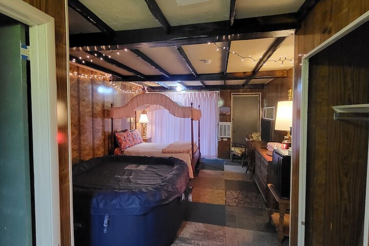 2 Double Beds (17 of 28)