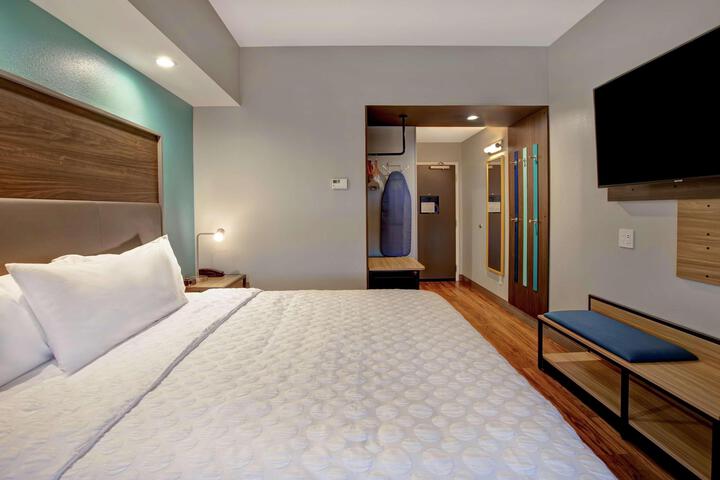1 King Bed (14 of 15)