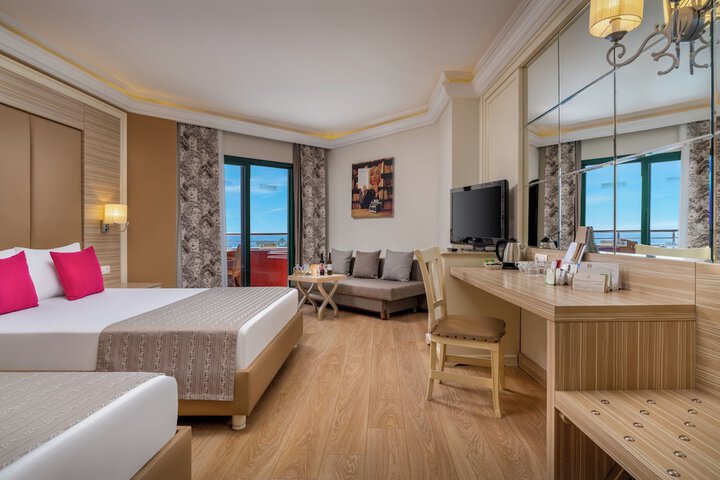 Room 4 of 113