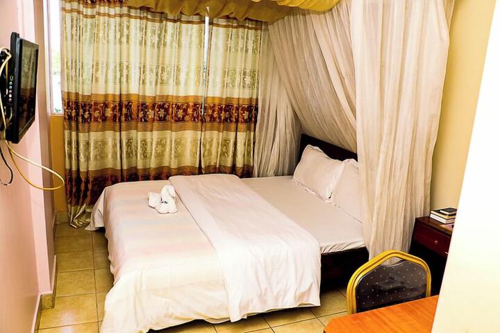 Room 28 of 108