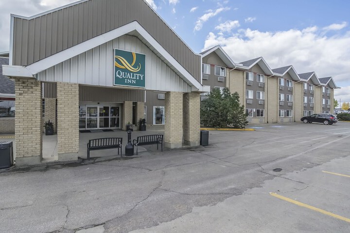 Quality Inn West Edmonton Edmonton Ab Stony Plain Rd T5s1b4