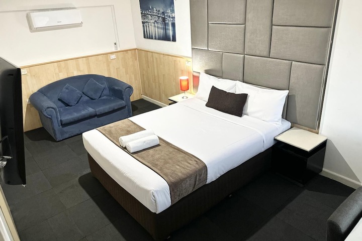 Room 33 of 53