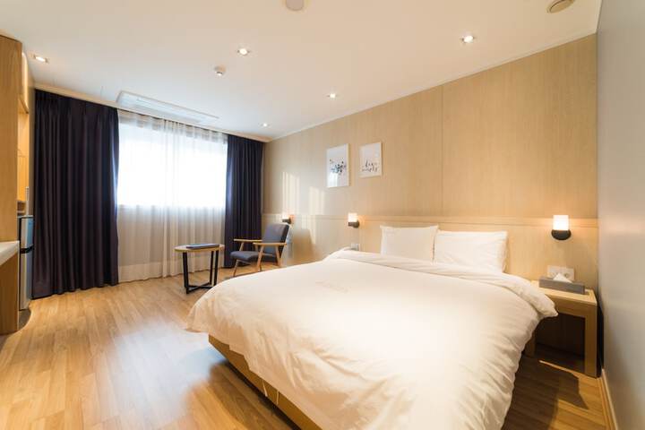 Room 3 of 32