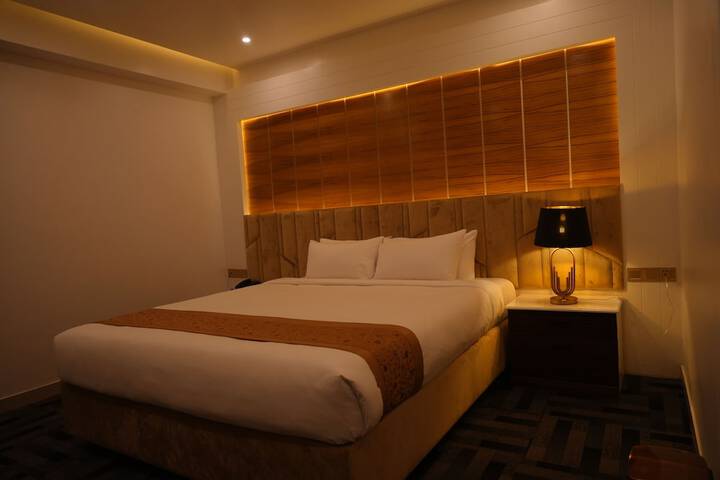 Room 12 of 76