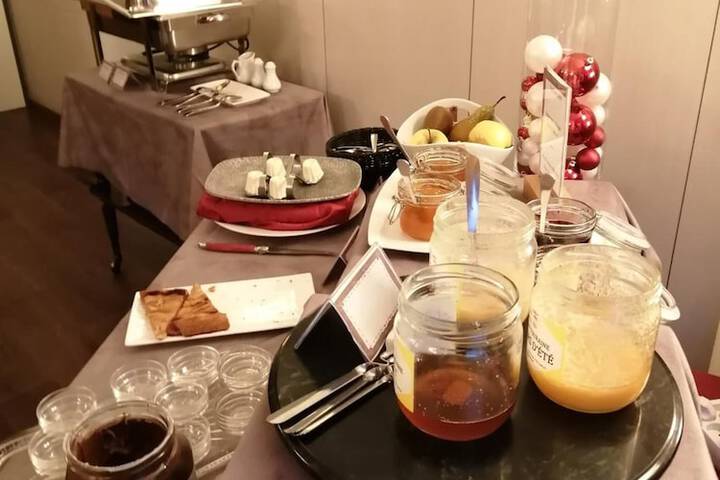 Dining 48 of 75