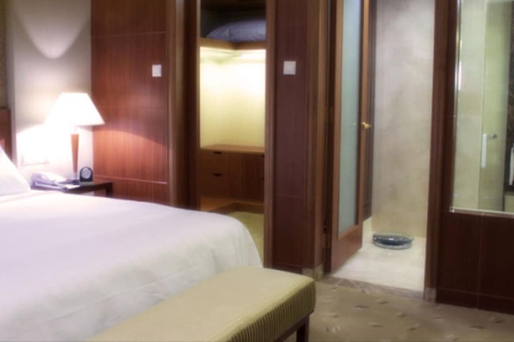 Room 7 of 28