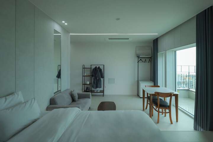 Room 16 of 80