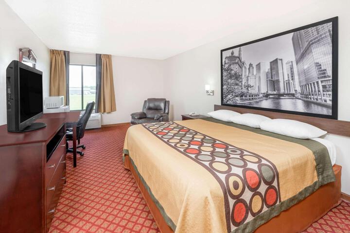 1 King Bed (4 of 9)
