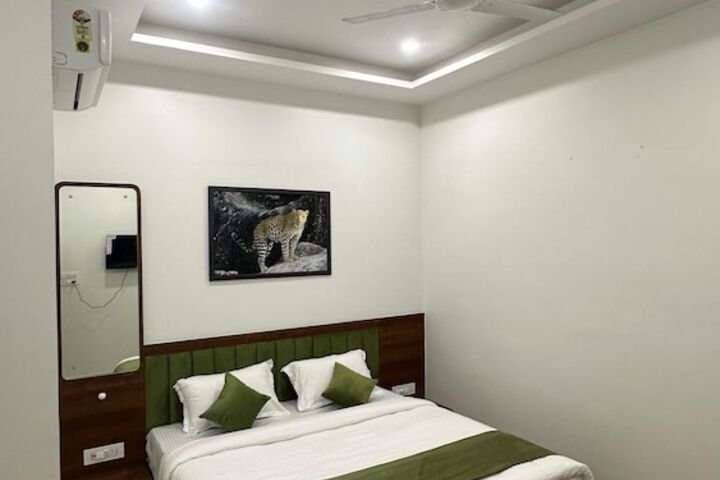 Room 9 of 43