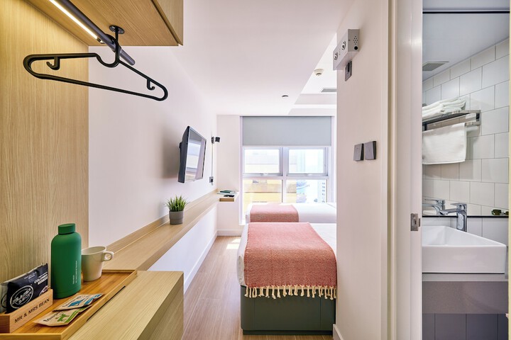 Room 19 of 34
