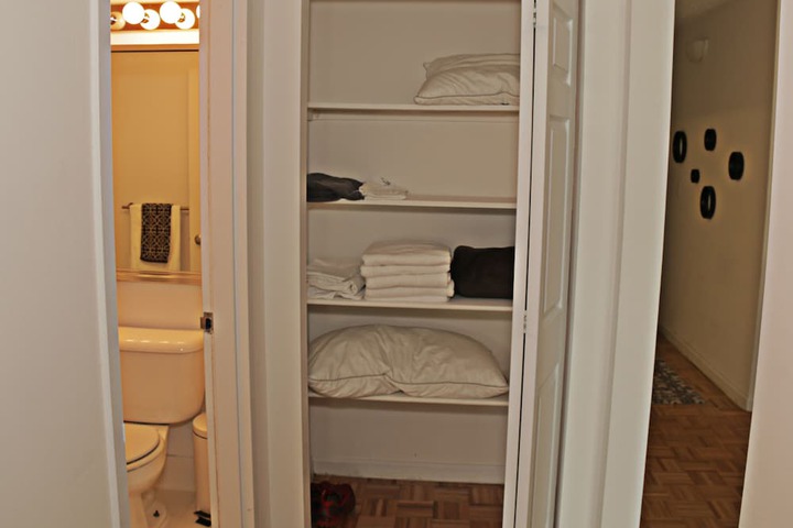 Room 8 of 9