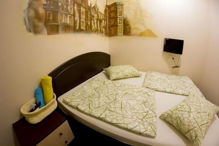 Room 28 of 67