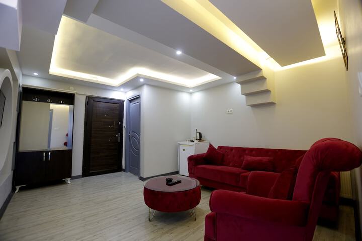 Room 9 of 18
