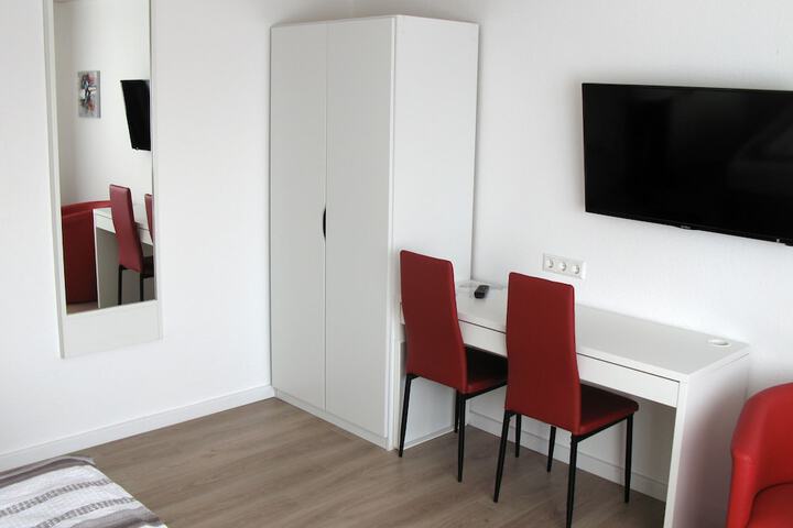 Room 11 of 25