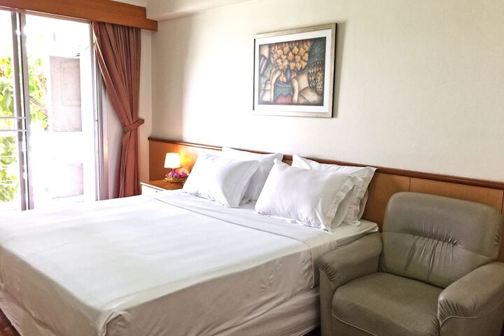 Room 5 of 33