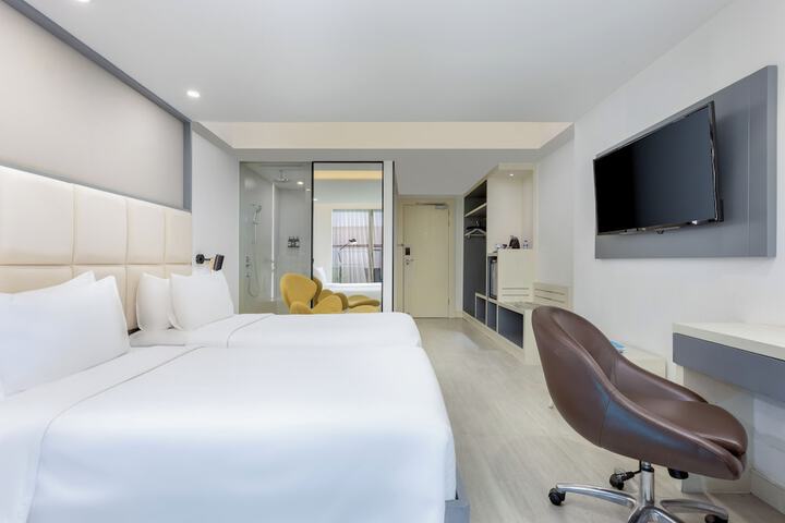 Room 14 of 43