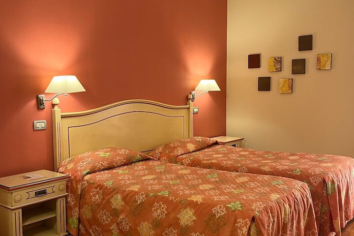 Room 15 of 53