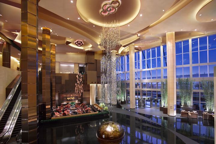 Entrance & Lobby
