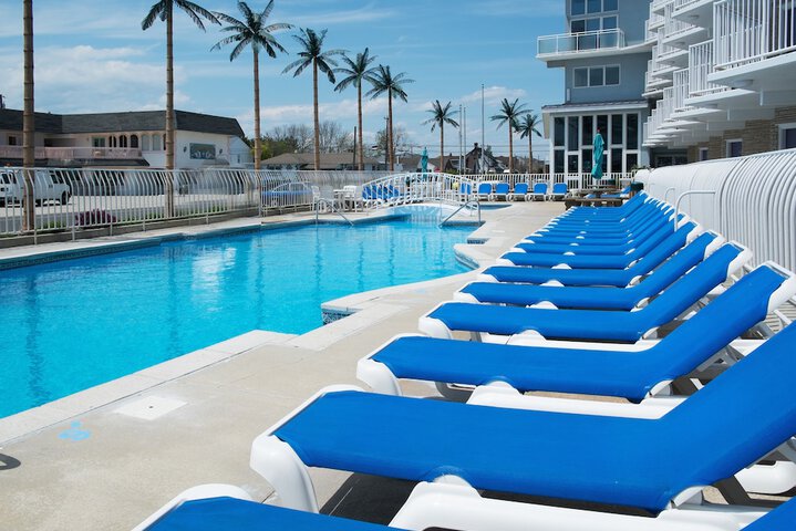 Pool 210 of 258