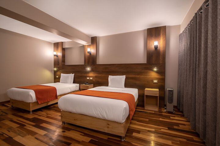Room 9 of 25