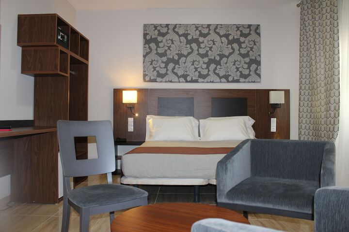 Room 12 of 32