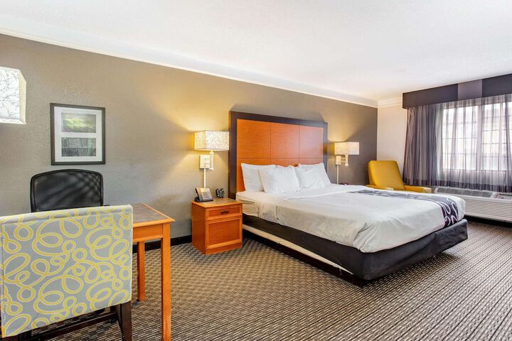 1 King Bed (2 of 15)