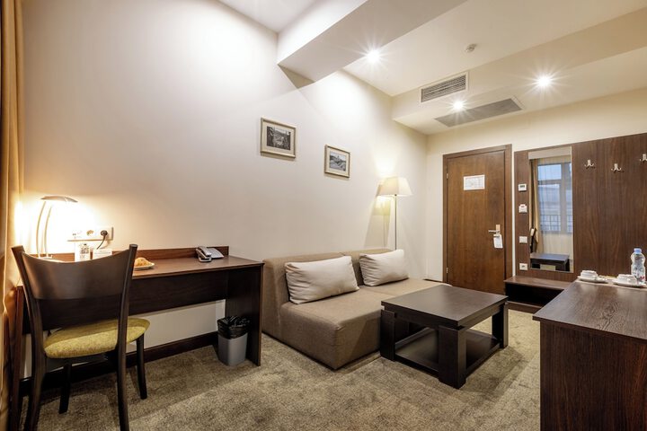Room 32 of 82