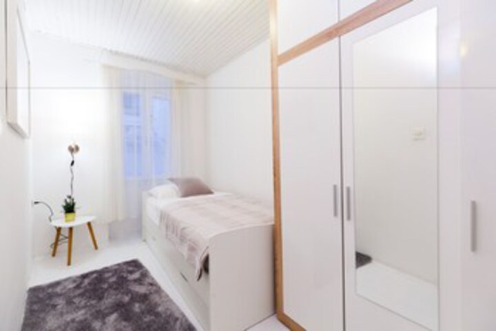 Room 201 of 306