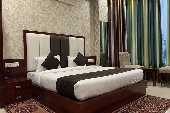 Room 14 of 33