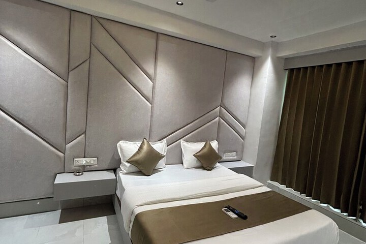 Room 11 of 23