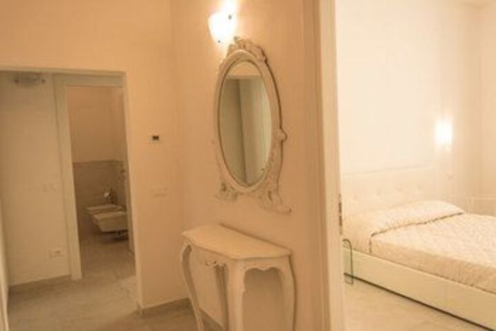 Room 8 of 9