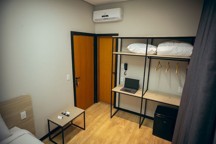 Room 10 of 17