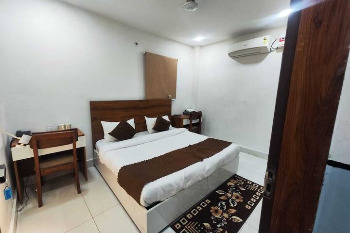 Room 44 of 75