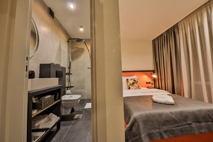 Room 35 of 70