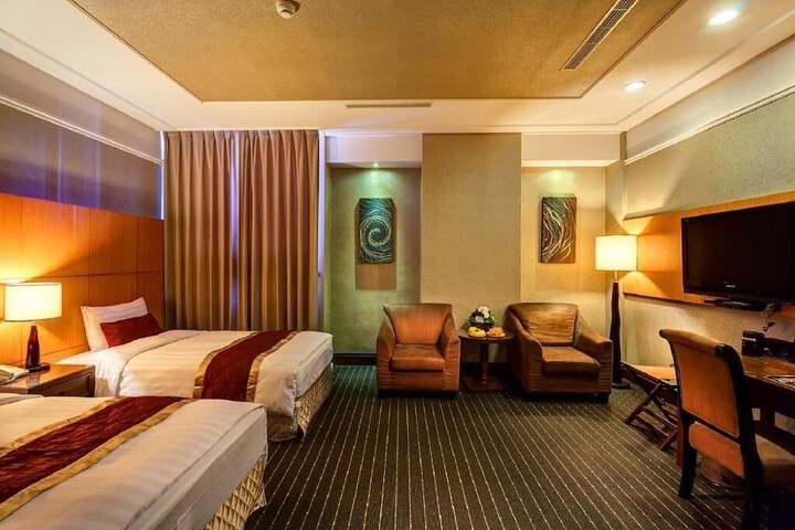 Room 33 of 86