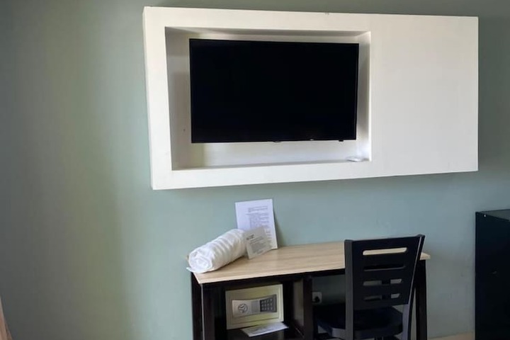 Room 10 of 74