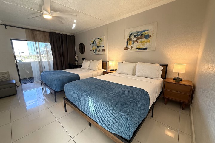 1 Queen Bed (7 of 29)