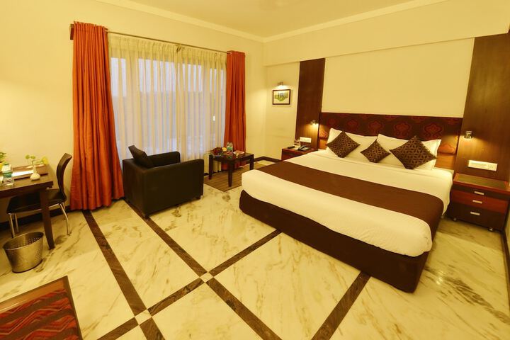 Room 15 of 83