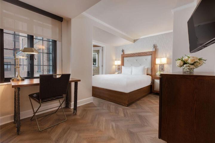 Queen Size Bed (2 of 30)