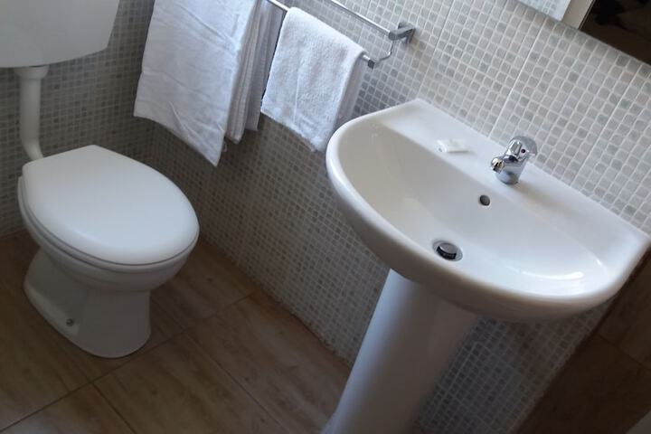 Room 6 of 10
