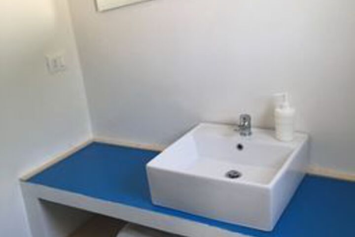 Room 4 of 33