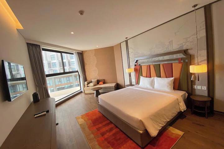 Room 4 of 63