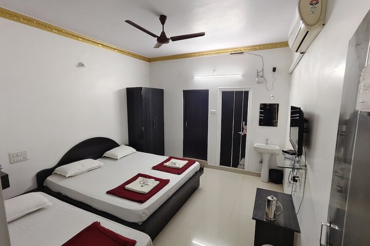 Room 6 of 12