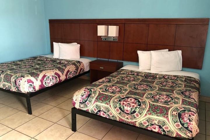 1 King Bed (1 of 15)