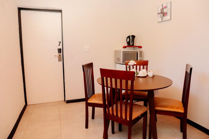 Dining 3 of 16