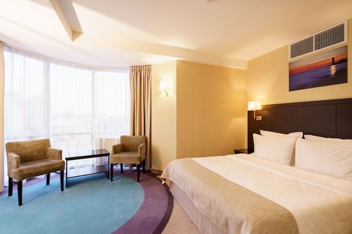 Room 4 of 55