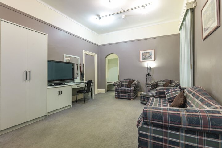 Room 9 of 36